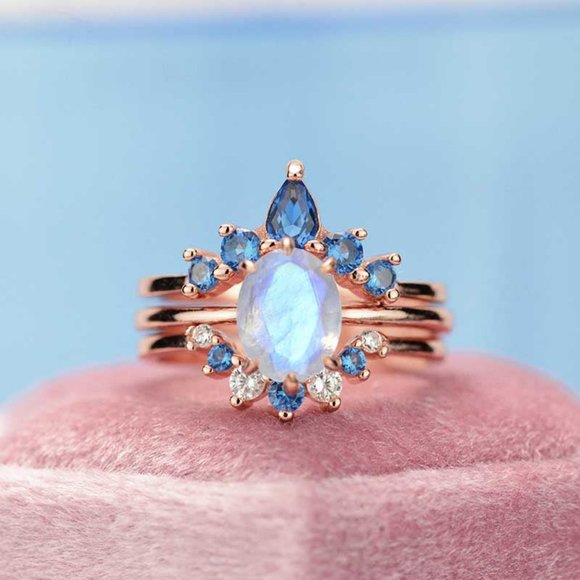 OVAL VINTAGE MOONSTONE RING- THREE RING SET - Picture 3 of 4